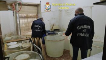 Cosenza, sequestrata fabbrica clandestina di alcolici