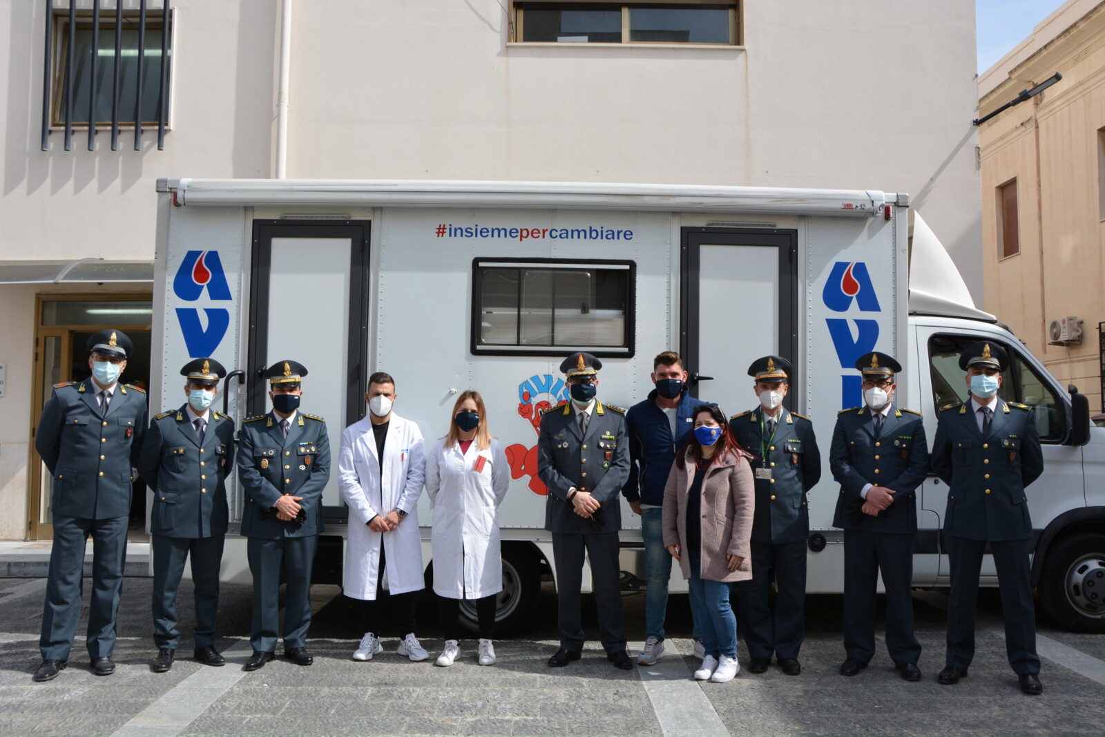 Solidarietà dei finanzieri del reggino, donazione sangue e distribuzione generi alimentari di prima necessità ai bisognosi Solidarietà dei finanzieri del reggino, donazione sangue e distribuzione generi alimentari di prima necessità ai bisognosi