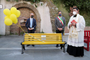 A Cosenza una panchina gialla per Giulio Regeni
