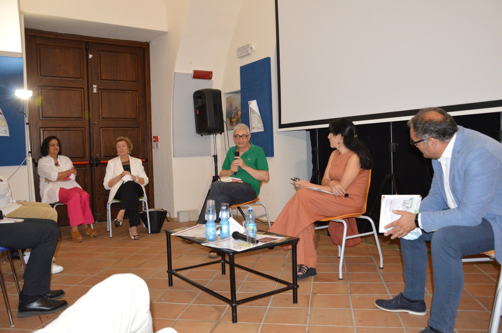 Presentata la "Guida Lamezia Terme - Un percorso illustrato nella città”, scritta da Giovanna De Sensi Sestito e Stefania Mancuso Presentata la "Guida Lamezia Terme - Un percorso illustrato nella città”, scritta da Giovanna De Sensi Sestito e Stefania Mancuso