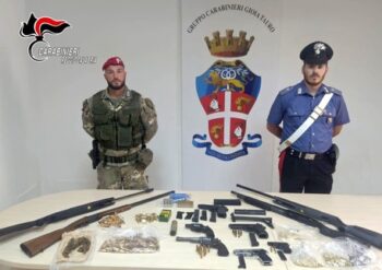 Arsenale sparso scoperto a Gioia Tauro, 2 arresti