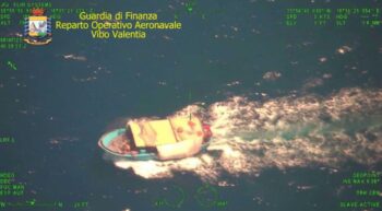 Peschereccio carico di 78 tra libici ed egiziani intercettato vicino Melito Porto Salvo 