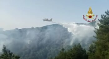 Calabria devastata dagli incendi, i vescovi calabresi condannano piromani e richiamano le istituzioni