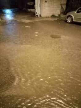 Lamezia Terme, imponente perdita d'acqua in via cittadina