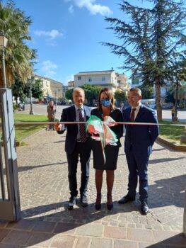 Lamezia Terme, inaugurata alla scuola Borrello la Galleria d’Arte didattica Permanente