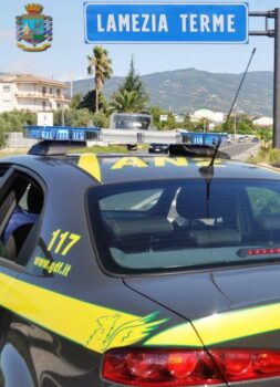 Lamezia Terme, 62 insegnanti utilizzano "carta docente" per acquisti non compatibili con finalità del bonus