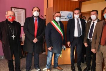 Aperto centro vaccinale a Platì, Occhiuto: “Calabria ha tante risorse, dobbiamo riuscire a raccontarle”