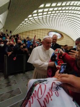 Il docufilm calabrese “La sciarpa della pace” protagonista ai David di Donatello e con Papa Francesco