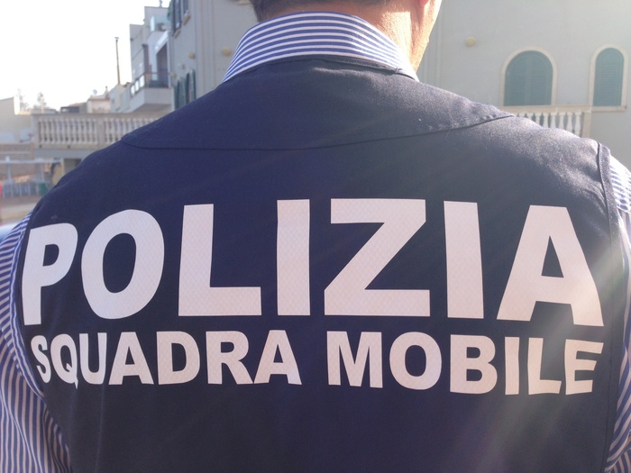 polizia_squadra_mobile
