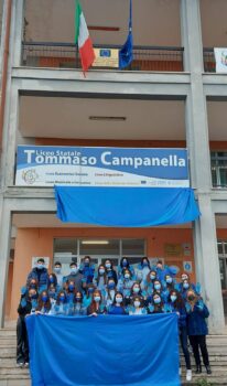 Il Liceo “Tommaso Campanella” si tinge di blu nella Giornata Mondiale dell’Autismo