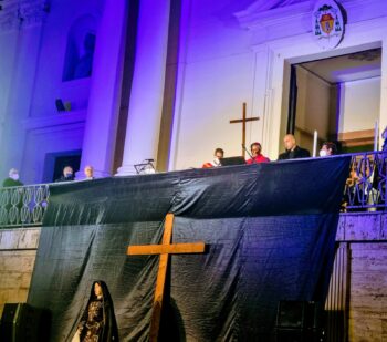 Vescovo Schillaci alla Via Crucis diocesana “La Croce è via di unità, di comunione e di pace”
