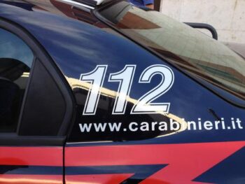 Donna perde portafoglio con 800 euro di stipendio appena percepito, lo ritrova un carabiniere