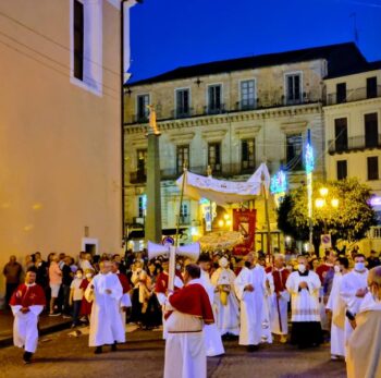 In Cattedrale celebrato ieri il Corpus Domini, poi la processione per le vie cittadine