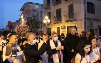 Processione San Francesco di Paola, mons. Schillaci: “Camminare insieme, gli uni accanto agli altri”