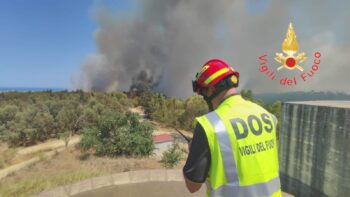 Incendi, situazione critica in Calabria, numerosi interventi nelle varie province