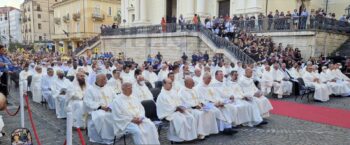 Lamezia ha il suo nuovo vescovo. Mons. Parisi: “Da qui in poi un bel cammino di chiesa profetica”