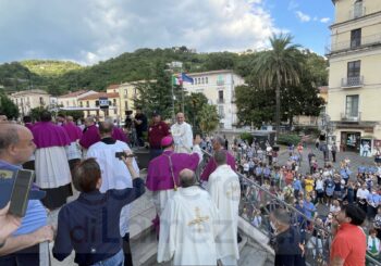Fa ingresso in Diocesi mons. Serafino Parisi con l’atto di affidamento a Maria