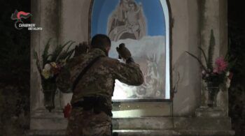 Nel vibonese droga nascosta in edicola votiva alla Madonna, tre arresti