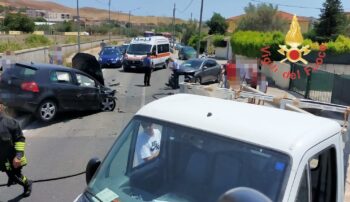 Tre auto coinvolte in incidente stradale a Catanzaro, 4 feriti