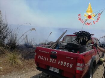 Incendi, situazione critica in Calabria, numerosi interventi nelle varie province