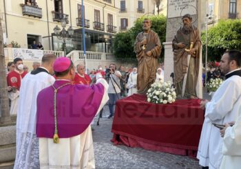 Fa ingresso in Diocesi mons. Serafino Parisi con l’atto di affidamento a Maria