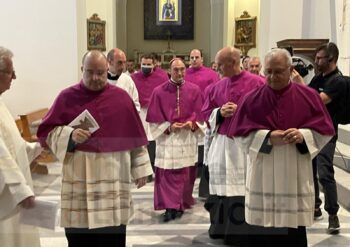 Fa ingresso in Diocesi mons. Serafino Parisi con l’atto di affidamento a Maria