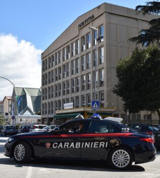 Furti e rapine nei locali di "Pesci e anguille", un arresto