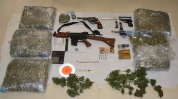 Crotone, intervento massiccio della Polizia nel quartiere Fondo Gesù: sequestro di armi e droga, un arresto