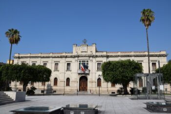 Rubati cinque mezzi al Comune di Reggio, Brunetti e Gangemi: "Episodio gravissimo e purtroppo reiterato. Non arretriamo di un millimetro"