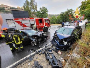 Scontro frontale a Catanzaro, 5 feriti