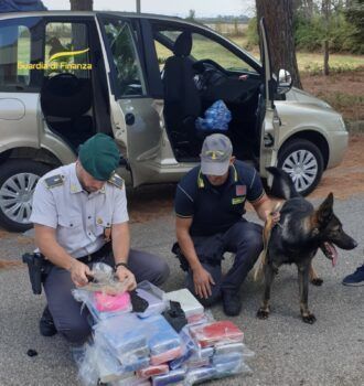 Lamezia, arrestato corriere della droga con 60 kg di cocaina