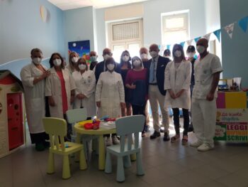 Giornata speciale per i bambini del reparto di oncologia pediatrica dell’ospedale Pugliese-Ciaccio di Catanzaro, in visita il Vicario del Questore