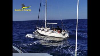 Due operazioni di contrasto all'immigrazione clandestina lungo le coste calabresi, fermati quattro trafficanti