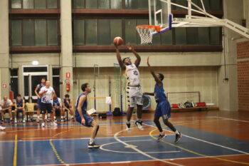 Ribalta la gara nei due ultimi quarti il Basktaball Lamezia battendo 75-70 Mondragone