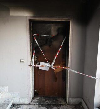 Catanzaro, domani le esequie dei tre fratelli morti nell’incendio. Proclamato il lutto cittadino
