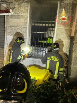 Catanzaro, incendio in pizzeria e rosticceria, accertamenti sulle cause
