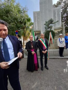 Lamezia, celebrazione del 4 novembre. Mons. Parisi: "Costruire, lavorare per il bene comune per una pace stabile che sia condivisa, apprezzata e gustata da tutti”