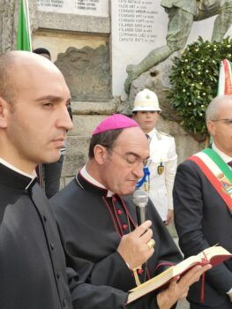 Lamezia, celebrazione del 4 novembre. Mons. Parisi: "Costruire, lavorare per il bene comune per una pace stabile che sia condivisa, apprezzata e gustata da tutti”
