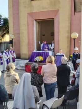 Lamezia, Mons. Parisi celebra la Commemorazione dei Defunti nei cimiteri cittadini