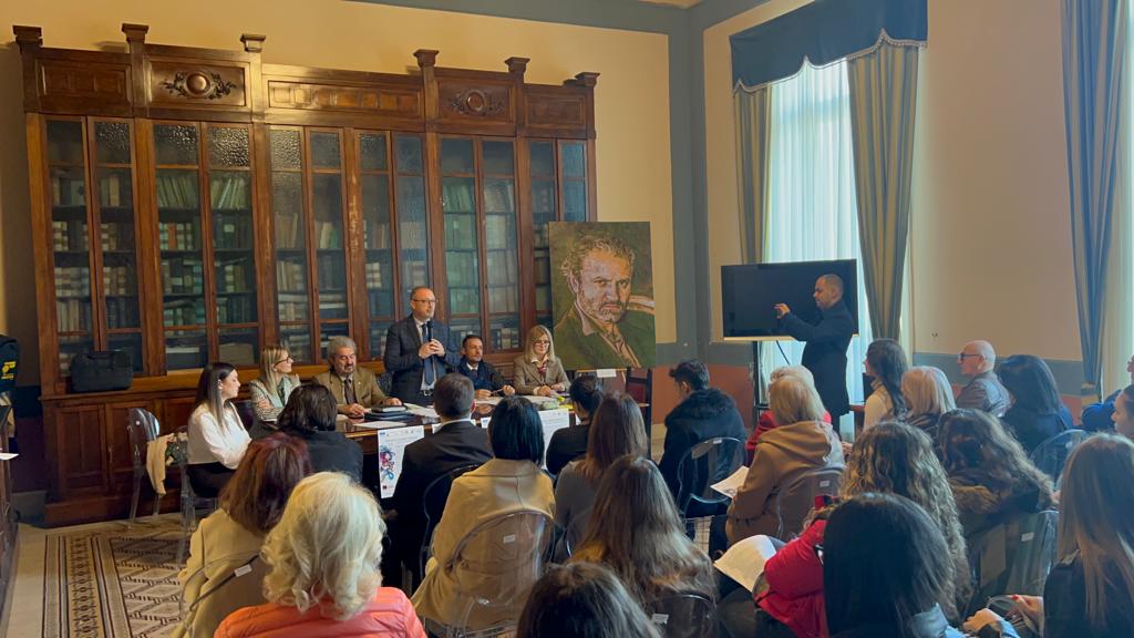 A Palazzo Alvaro una mostra di abiti ispirati a Gianni Versace: Reggio Calabria celebra l'arte immortale dell'illustre stilista