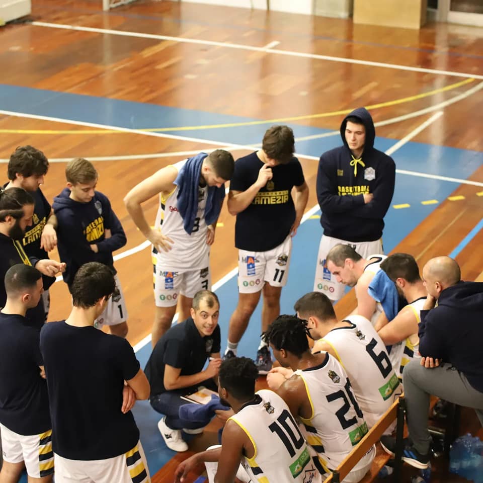 Basketball Lamezia domani in trasferta a Caserta cercando di rialzare la testa Basketball Lamezia domani in trasferta a Caserta cercando di rialzare la testa