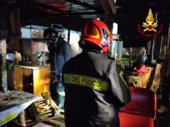 Lamezia, baracca in fiamme questa notte in contrada Lenza