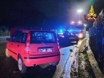 A Maida auto finisce contro muretto e conducente viene sbalzato fuori