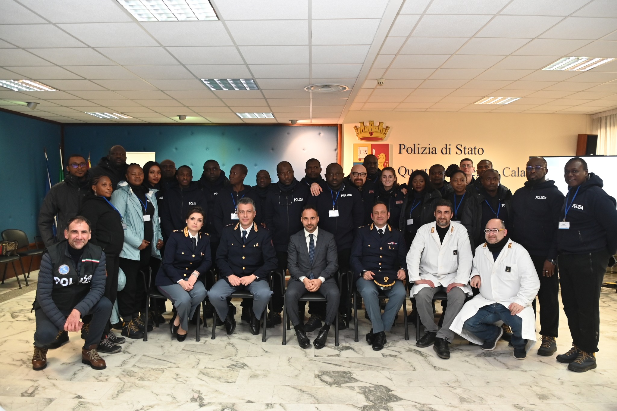 Il Questore di Reggio Calabria riceve 21 Ufficiali della Polizia Federale Nigeriana Il Questore di Reggio Calabria riceve 21 Ufficiali della Polizia Federale Nigeriana