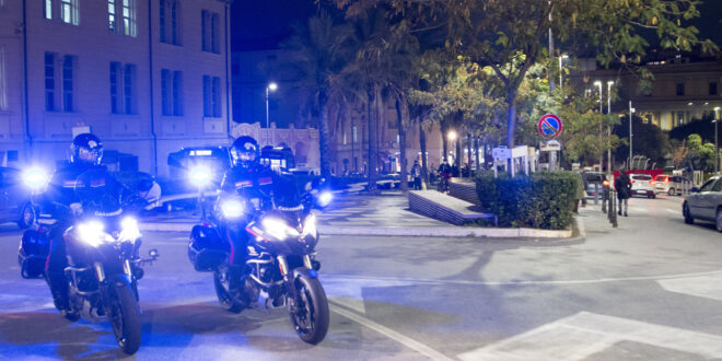 motociclisti sera lampeggianti piazza matteotti