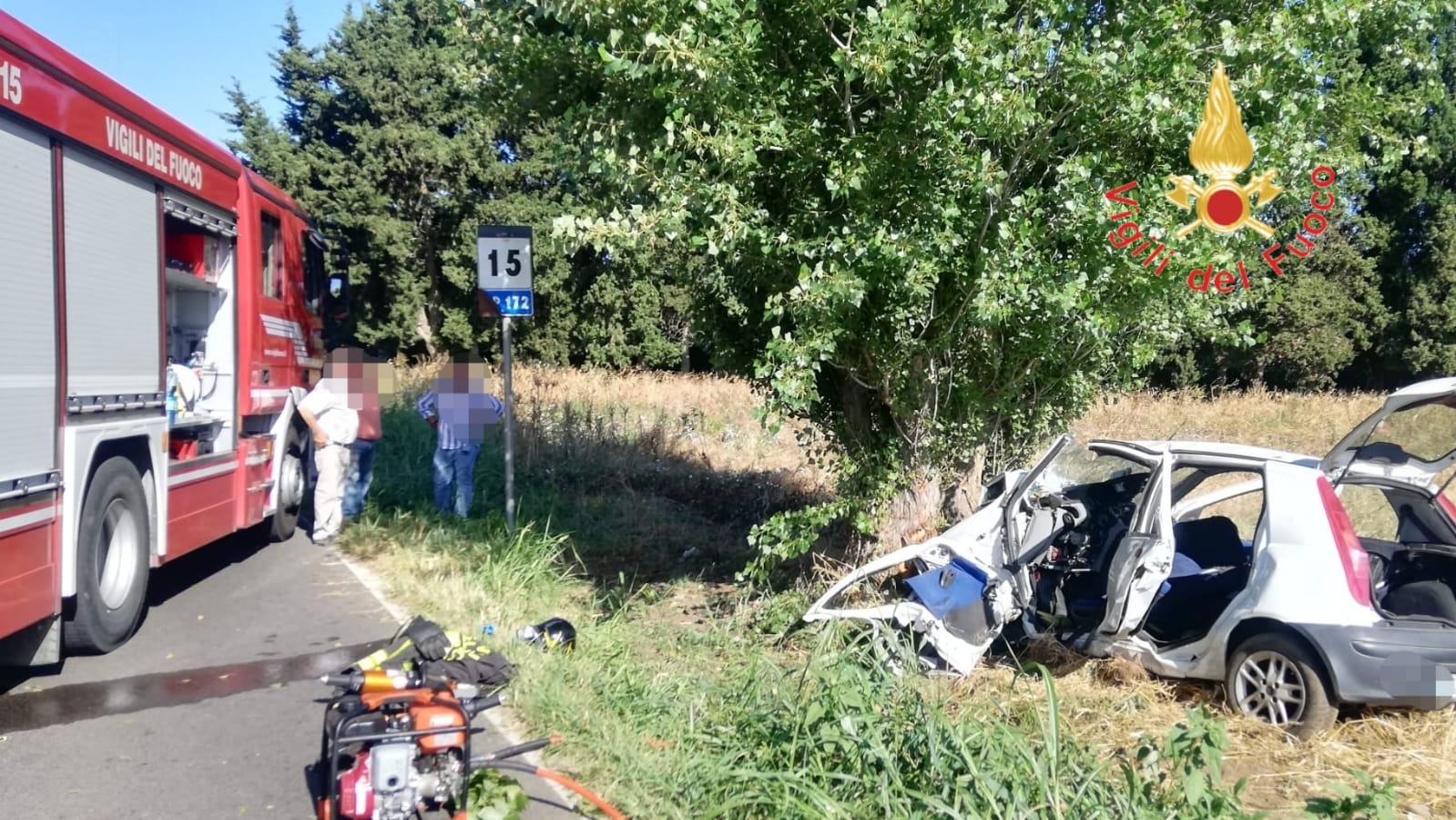 Auto finisce contro albero tra Borgia e Girifalco, muore giovane di 16 anni, tre feriti Auto finisce contro albero tra Borgia e Girifalco, muore giovane di 16 anni, tre feriti