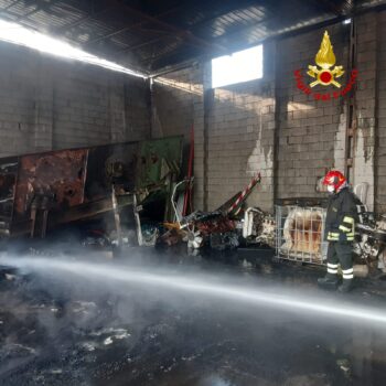 In fiamme mezzi di azienda edile a Roccabernarda