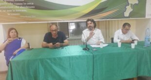 Tavolo_presidenza_assemblea_dei_soci