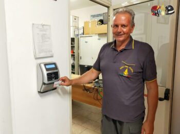 Lamezia, in pensione dopo 35 anni nei vigili del fuoco: il saluto dei colleghi al capo reparto esperto Gennaro Aiello (video)