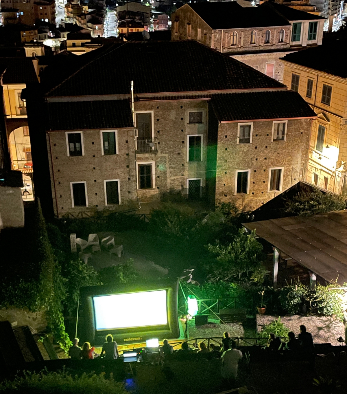 Lamezia, continuano i film di CAMERaSud al TIP Teatro e al Lissania Garden Lamezia, continuano i film di CAMERaSud al TIP Teatro e al Lissania Garden